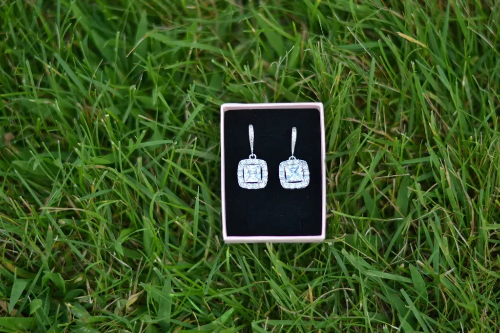 Jakie dodatki do zielonej sukienki będą najlepsze